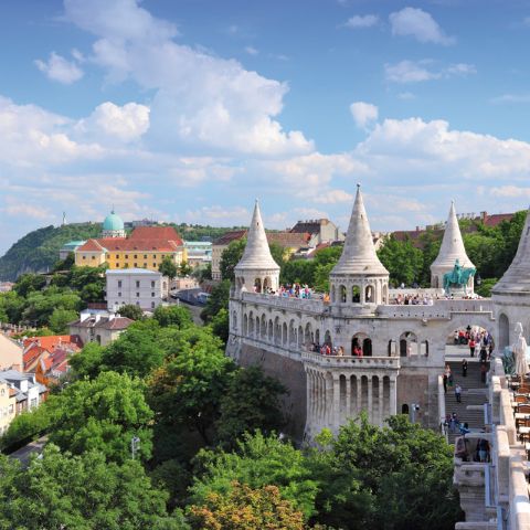Pohled z kraje hradeb na maďarský Rybářský hrad