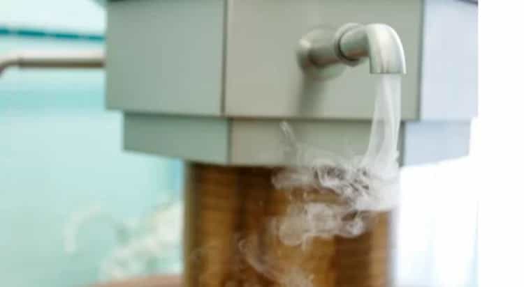 Естественный лечебный CO2, выходящий из трубки